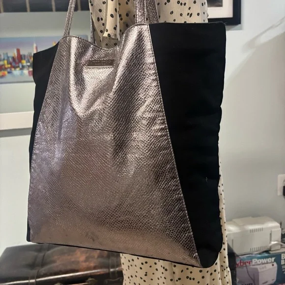 ❤️Jimmy Choo Parfum Metallic Croc Tote - Picture 1 of 8